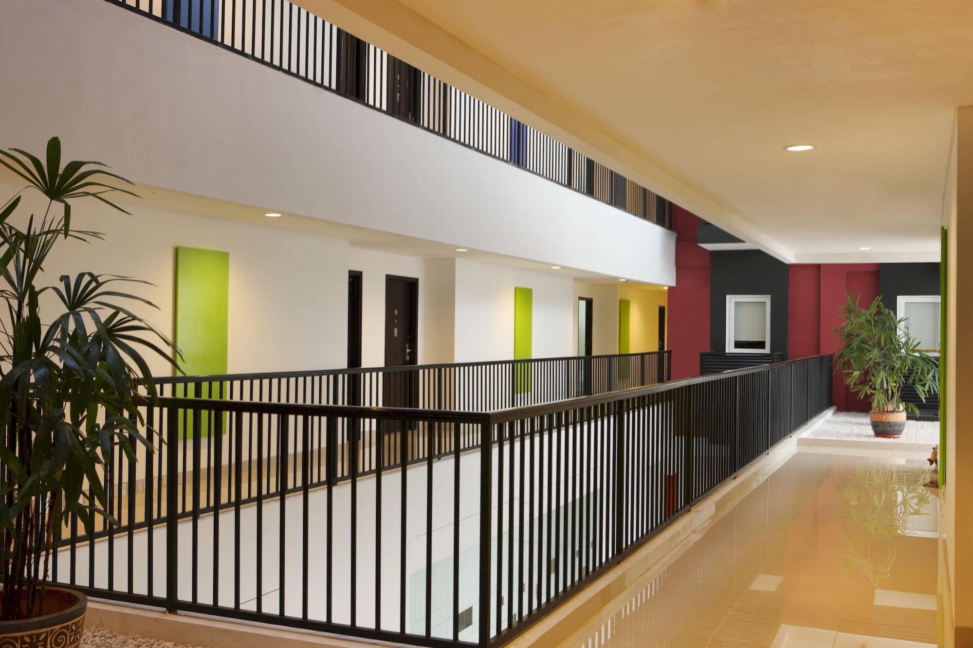 Amaris Hotel Malang Exteriör bild