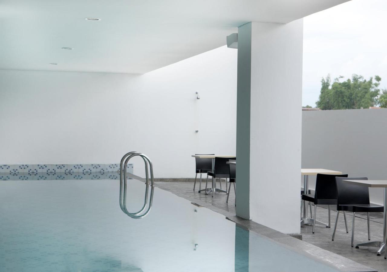 Amaris Hotel Malang Exteriör bild
