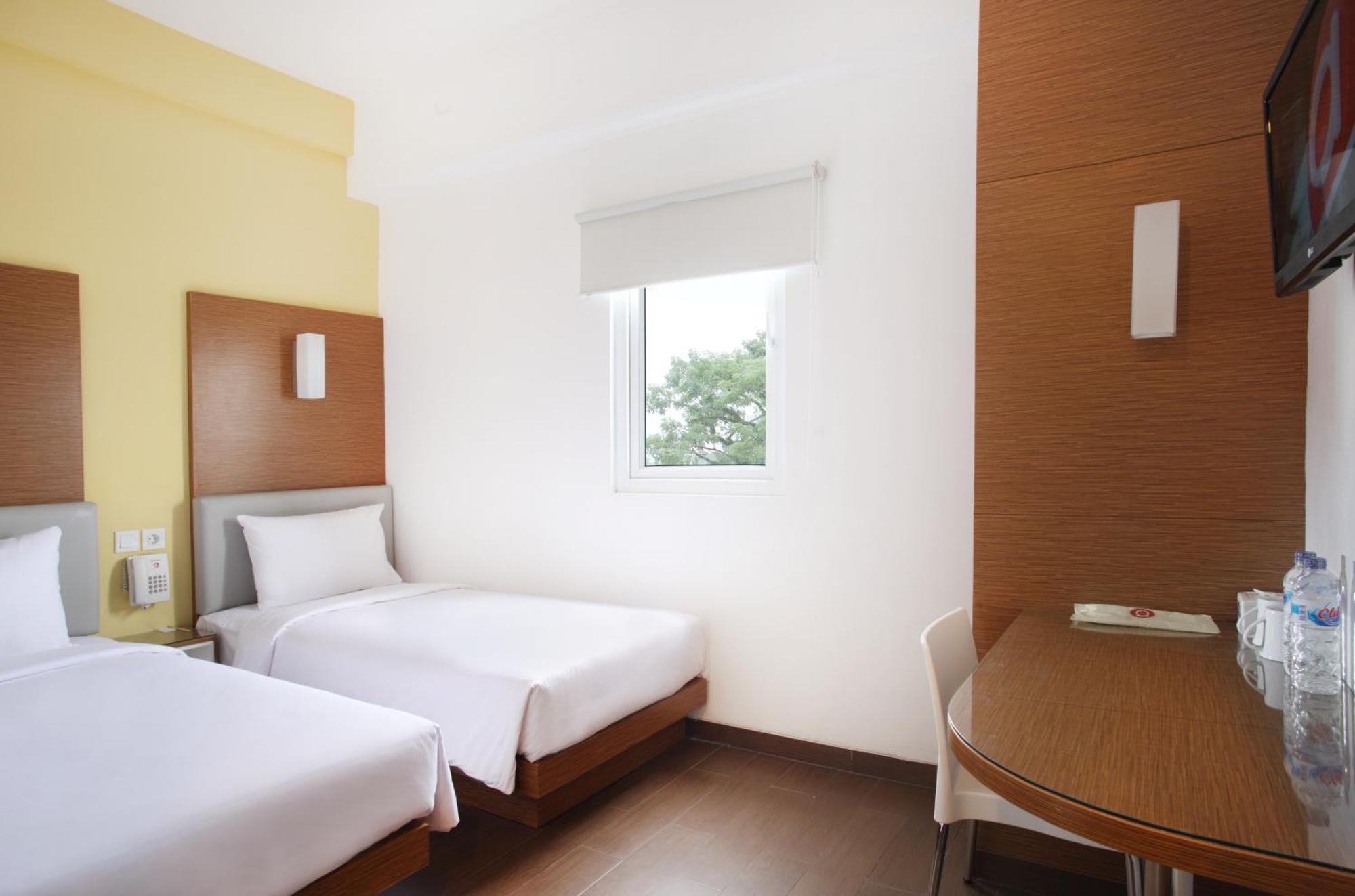 Amaris Hotel Malang Exteriör bild