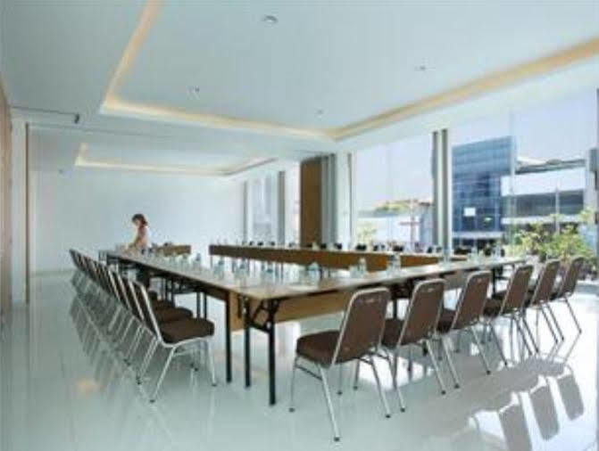 Amaris Hotel Malang Exteriör bild